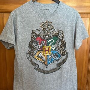 Grey tshirt Harry Potter crest